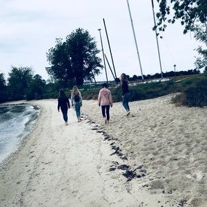 Meet your Posher, Hallie